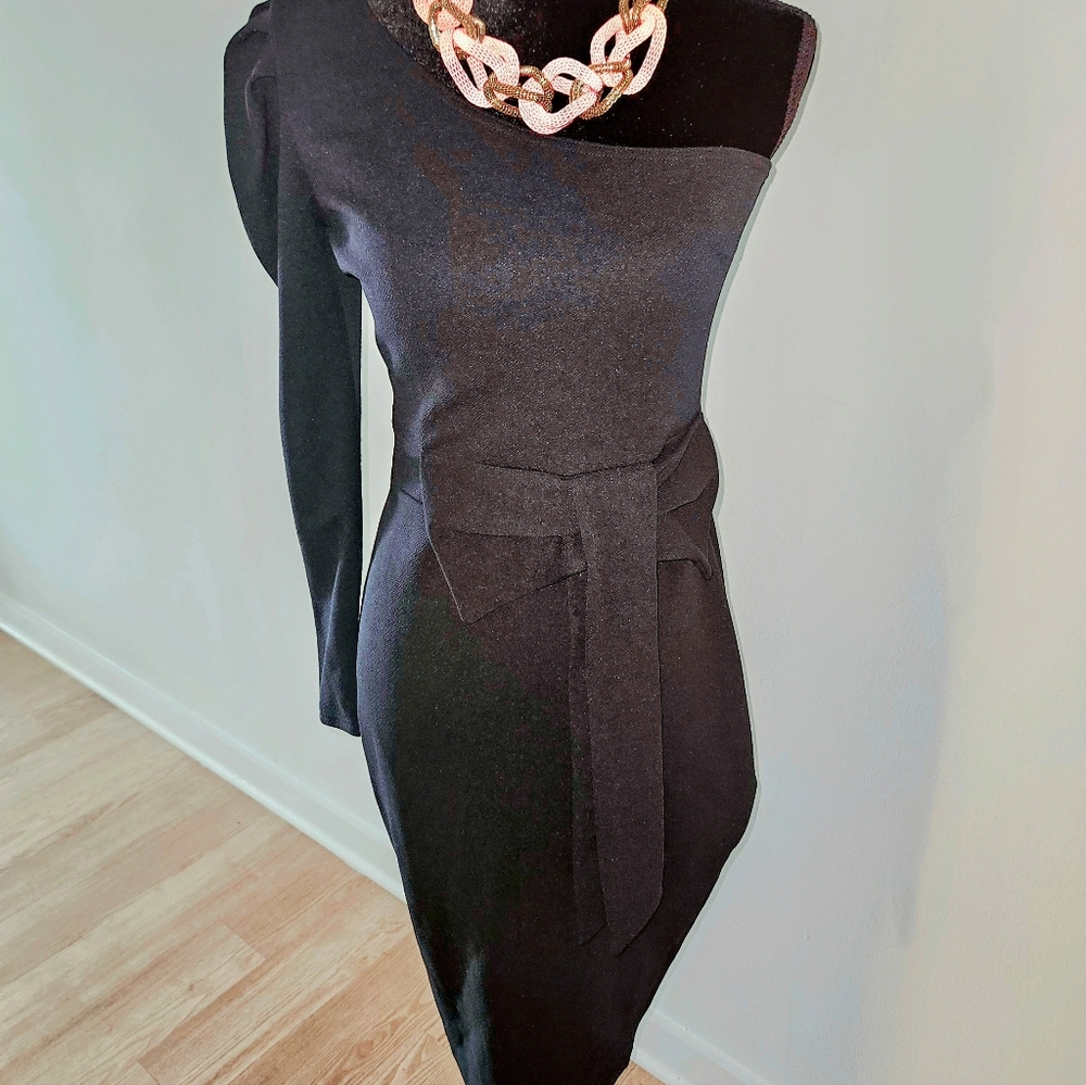 Gorgeous Bodycon Black Off shoulder dress. EUC Size 10 - Picture 3 of 6